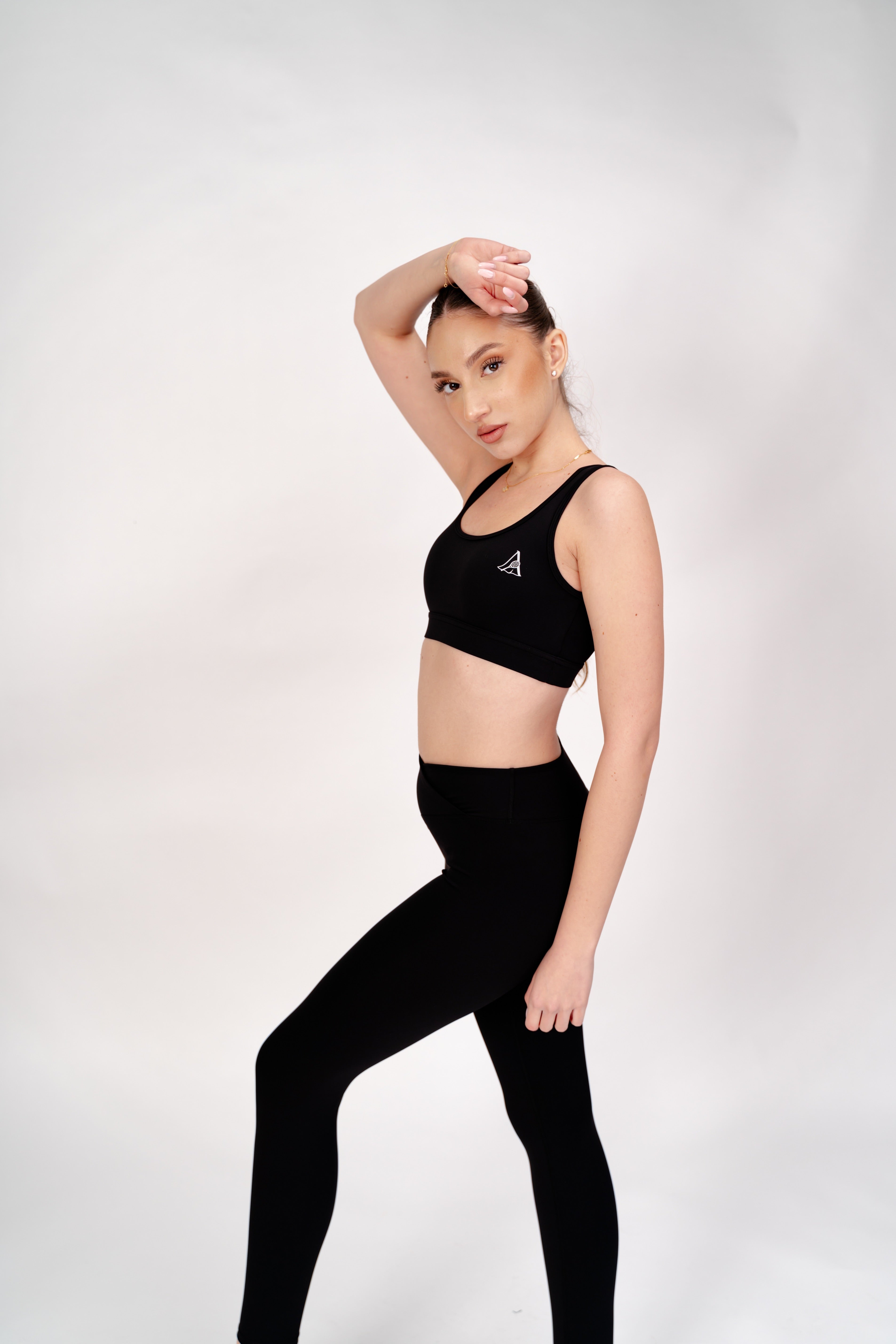 Set Sport Damă ALORA V-Shape Black – Bustieră cu Susținere & Colanți Compresivi