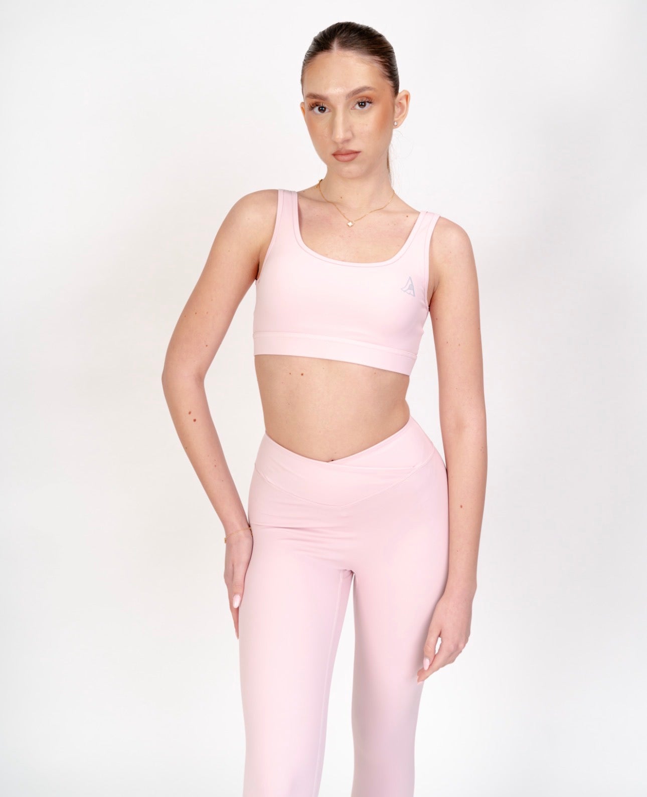 Set Sport Damă ALORA V-Shape Blush Pink – Bustieră cu Susținere & Colanți Compresivi