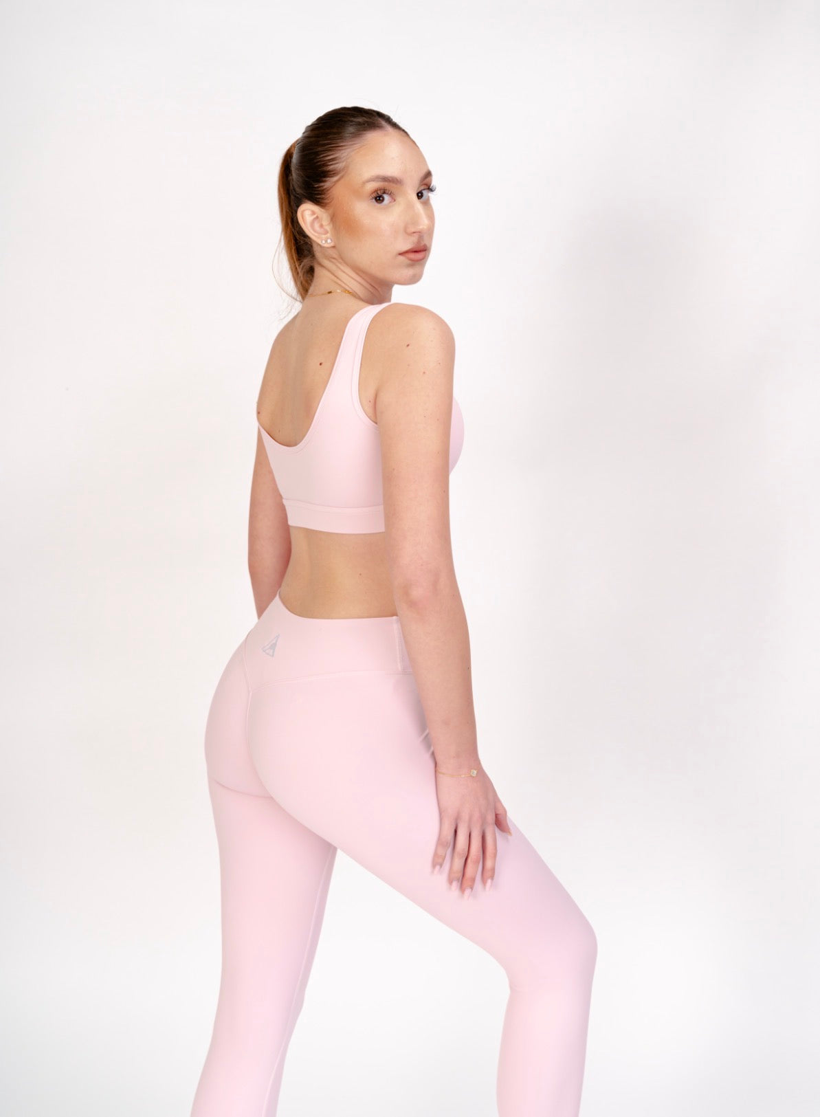 Set Sport Damă ALORA V-Shape Blush Pink – Bustieră cu Susținere & Colanți Compresivi