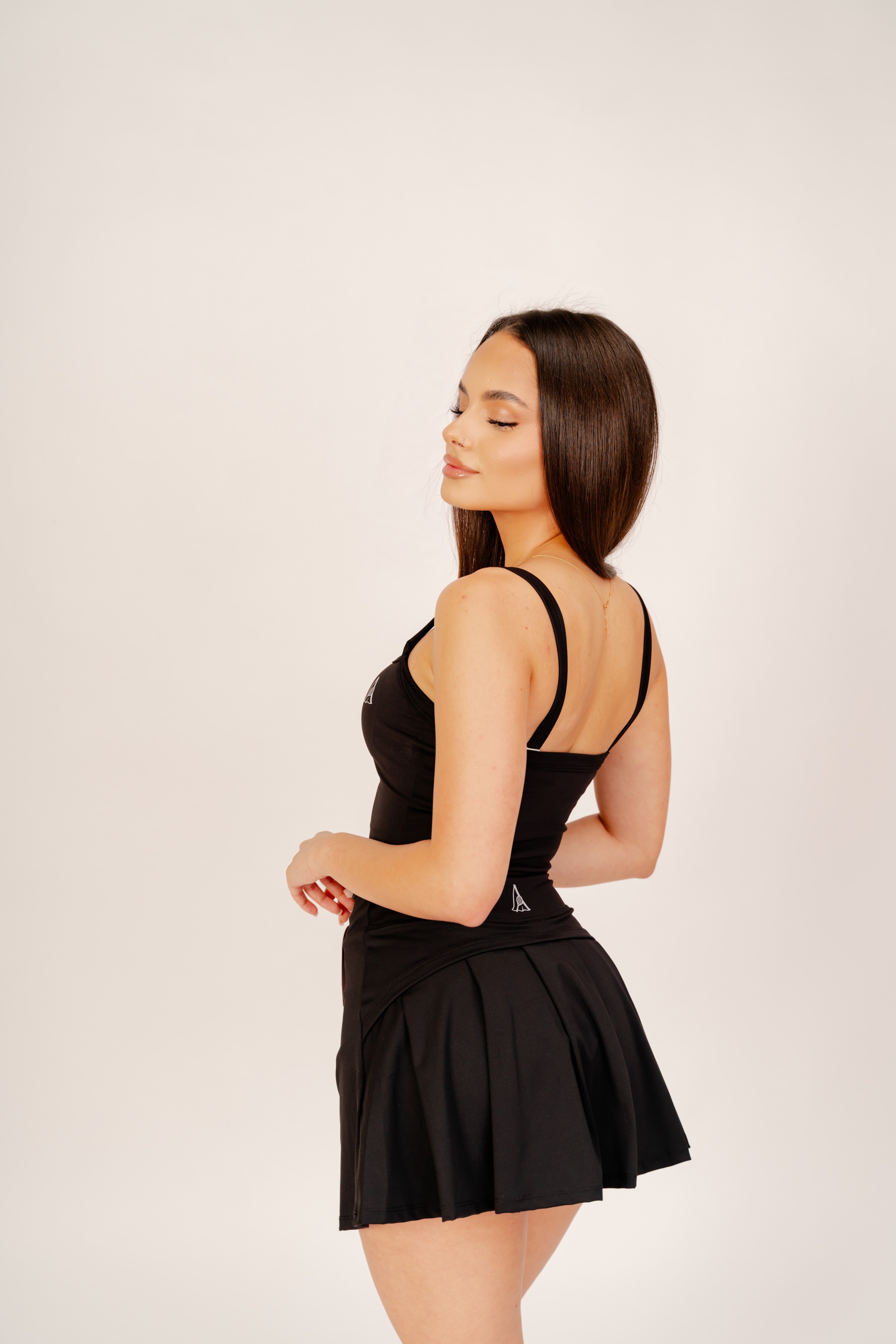 Set Sport Couture 2 Piese – Fustă Funcțională cu Pantaloni Integrați - Black ALORA