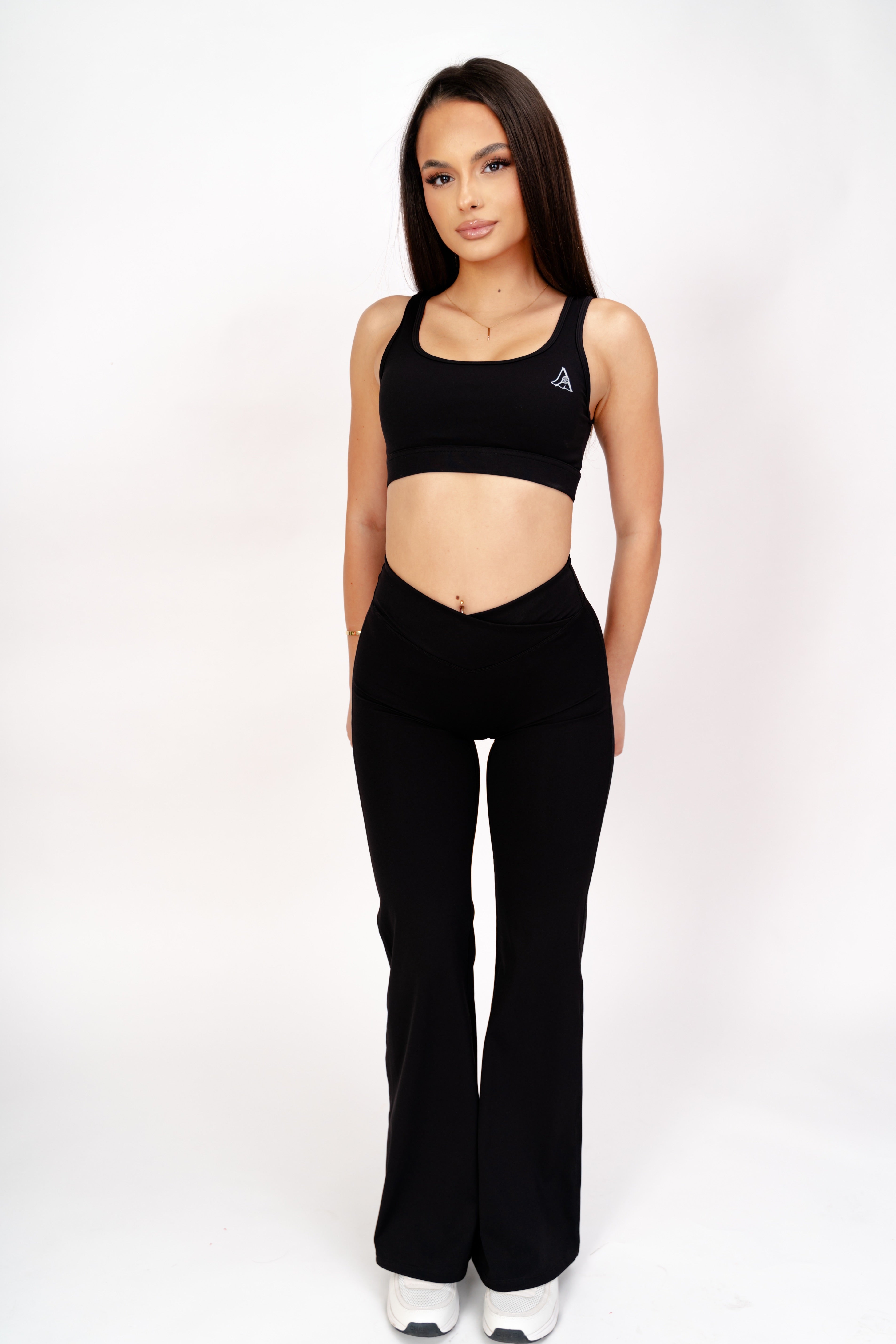 Set Active Black  2 Piese – Bustieră cu Burete & Pantaloni V-Shape