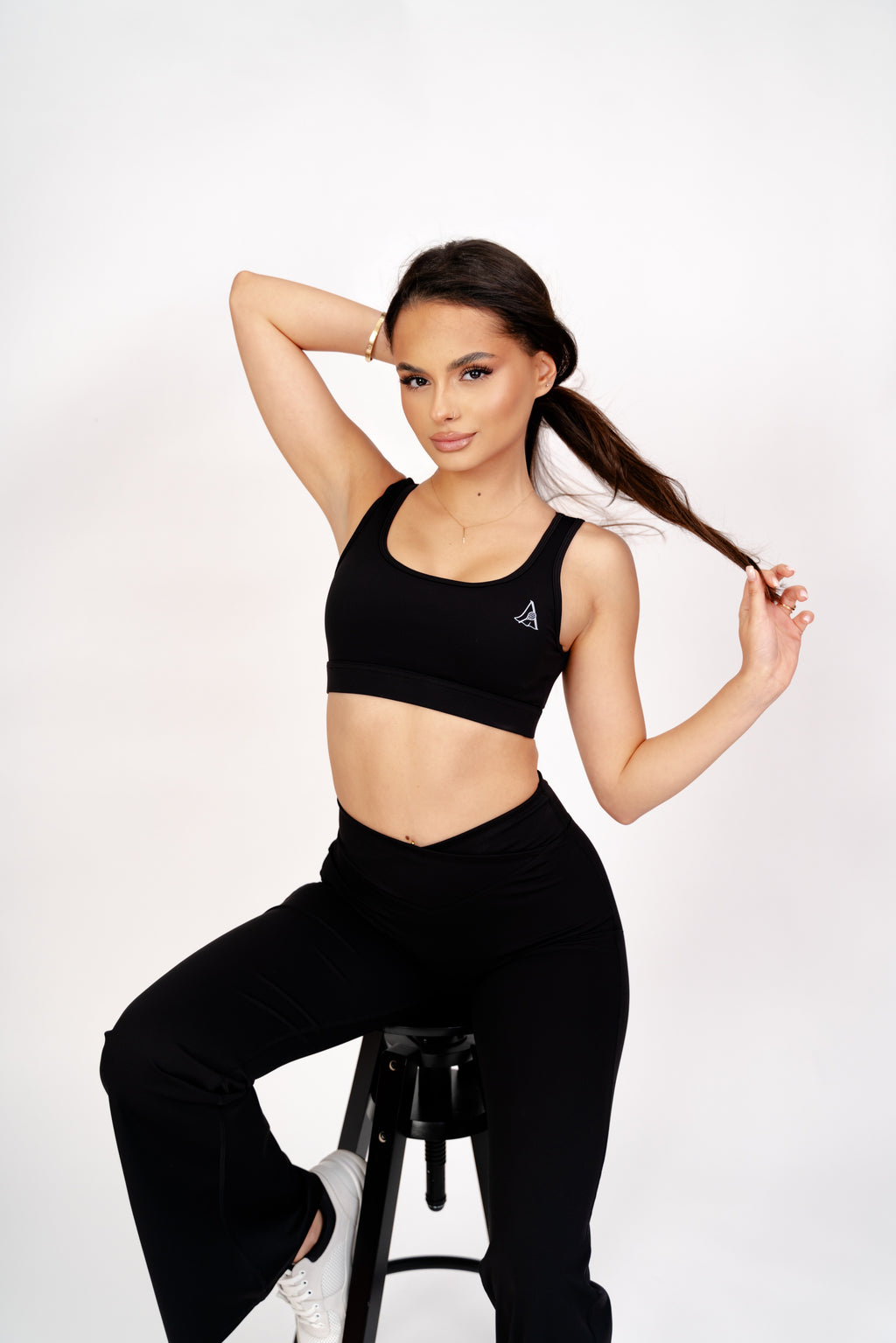 Set Active Black  2 Piese – Bustieră cu Burete & Pantaloni V-Shape