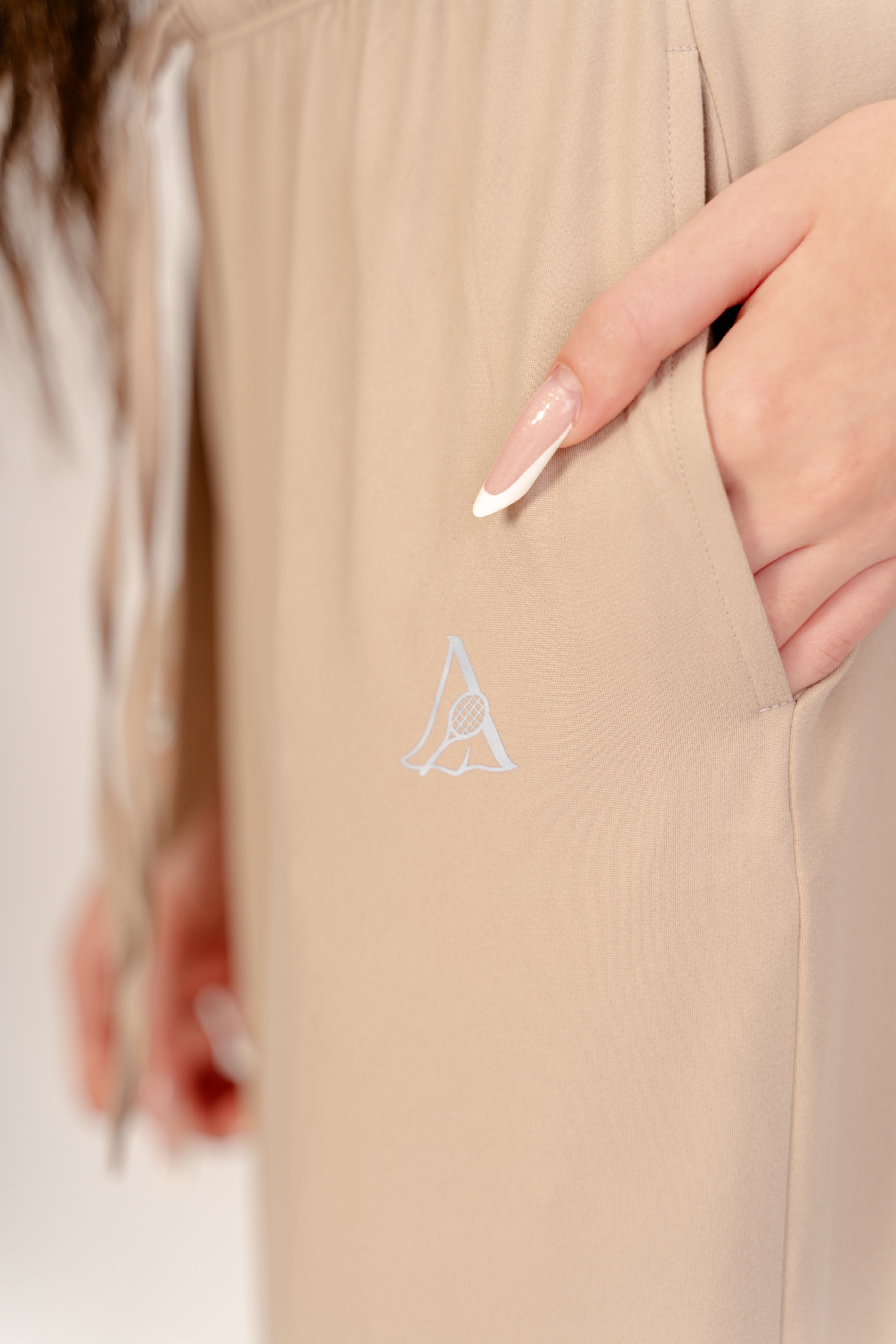 Compleu Sport-Chic 3 Piese – Maieu cu Burete, Bluză Balerină & Pantaloni Largi- Caramel ALORA