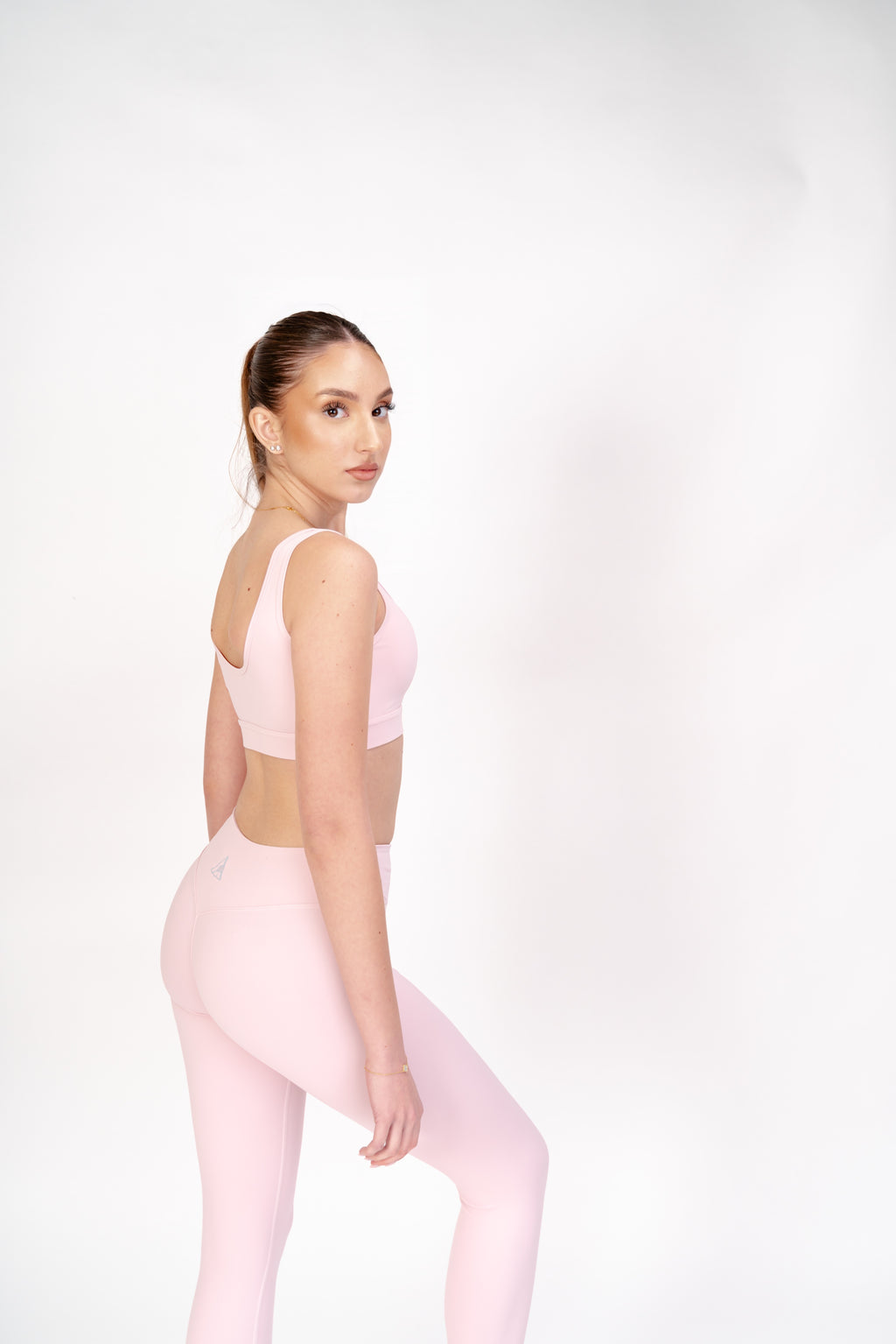 Set Sport Damă ALORA V-Shape Blush Pink – Bustieră cu Susținere & Colanți Compresivi