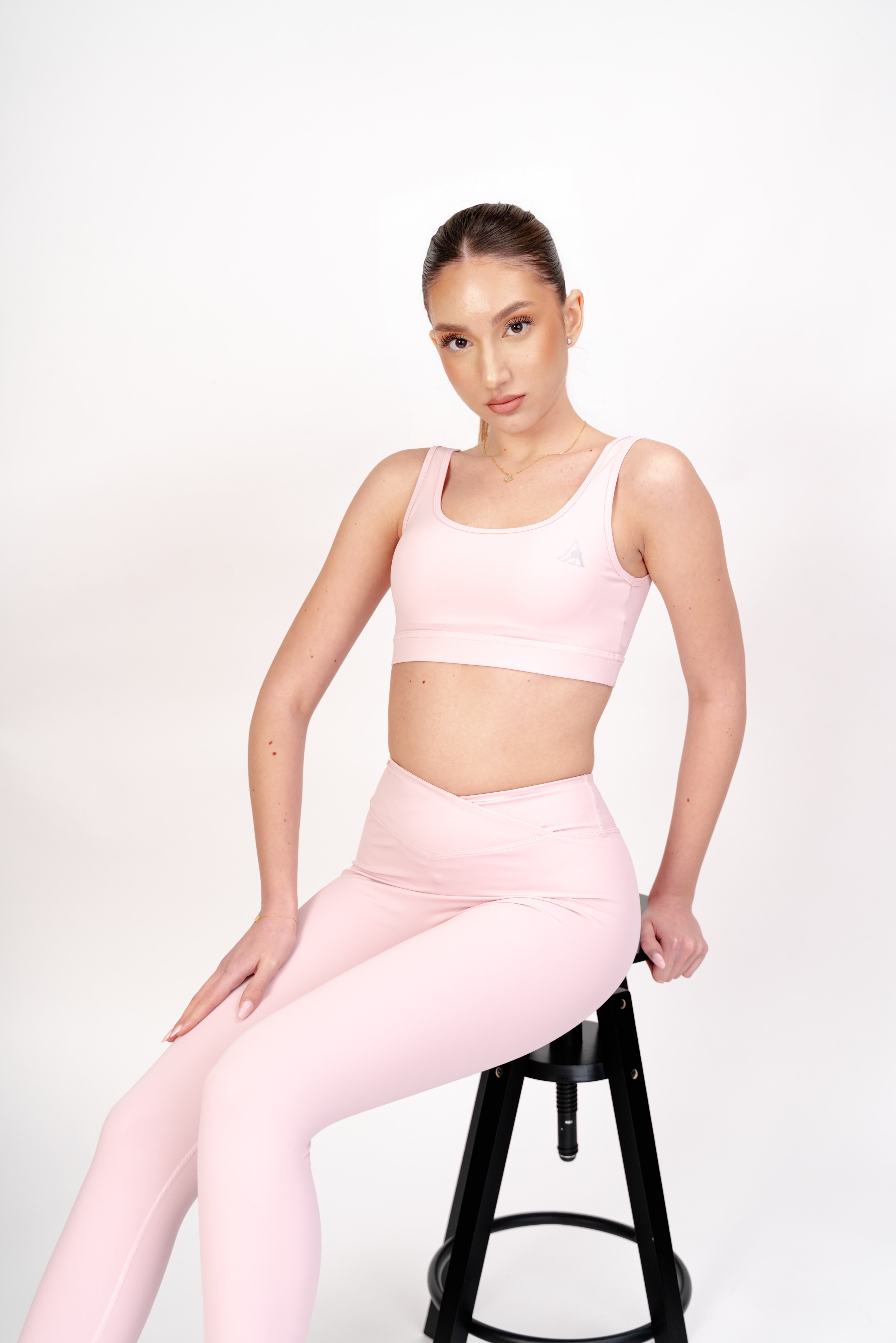 Set Sport Damă ALORA V-Shape Blush Pink – Bustieră cu Susținere & Colanți Compresivi